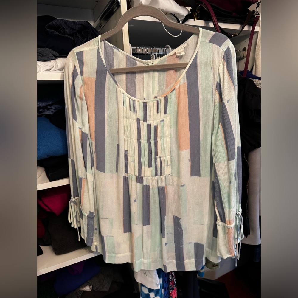 Perfect summer top that you can wear with jeans or dress pants.